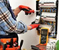 Plomero profesional trabajando contactanos