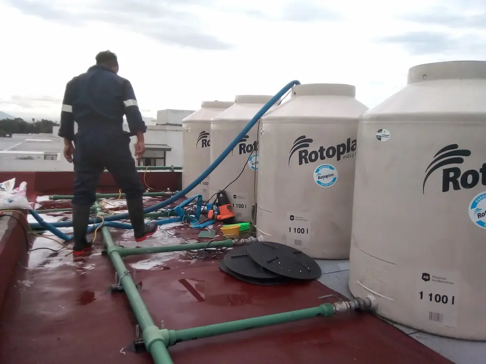 equipos de alto rendimiento para limpiar cisternas industriales en Mérida