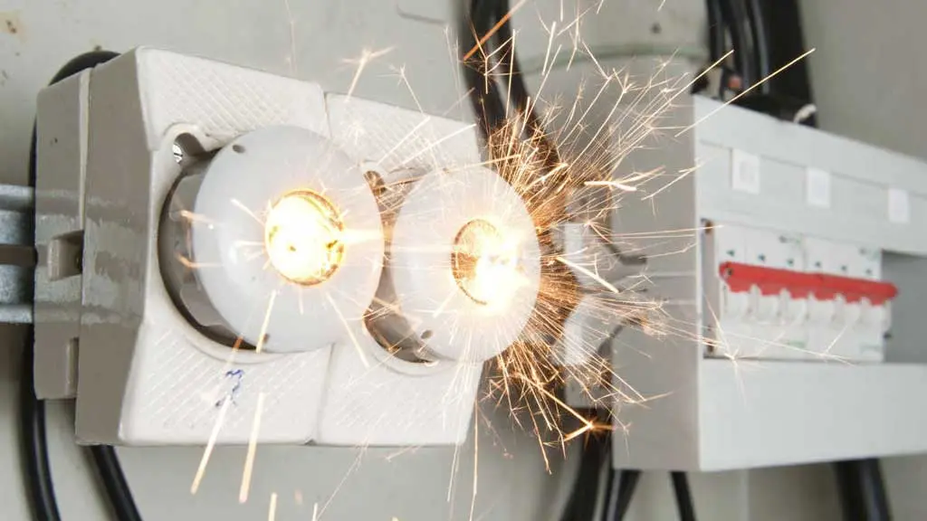 Atención en apagones, cortos, sobrecargas y fallas en Mérida